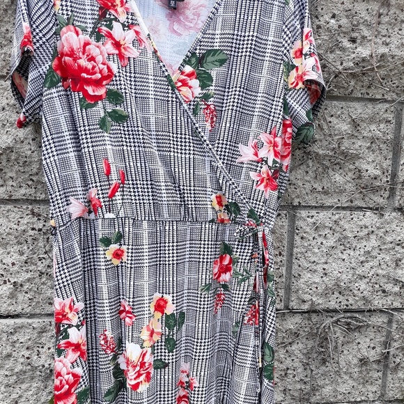 Derek Heart  Floral Hounds Tooth Wrap Dress - Picture 3 of 6